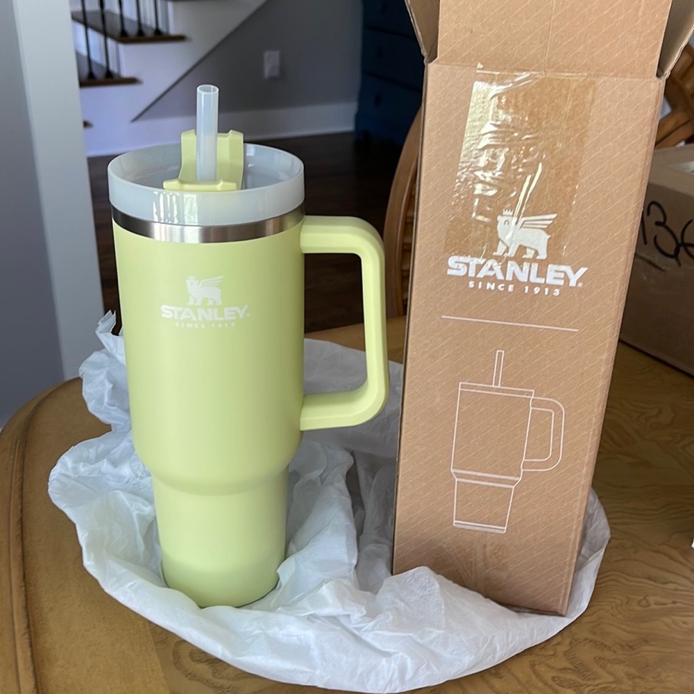 NEW Citron 🍋 Stanley Adventure Quencher 40 oz